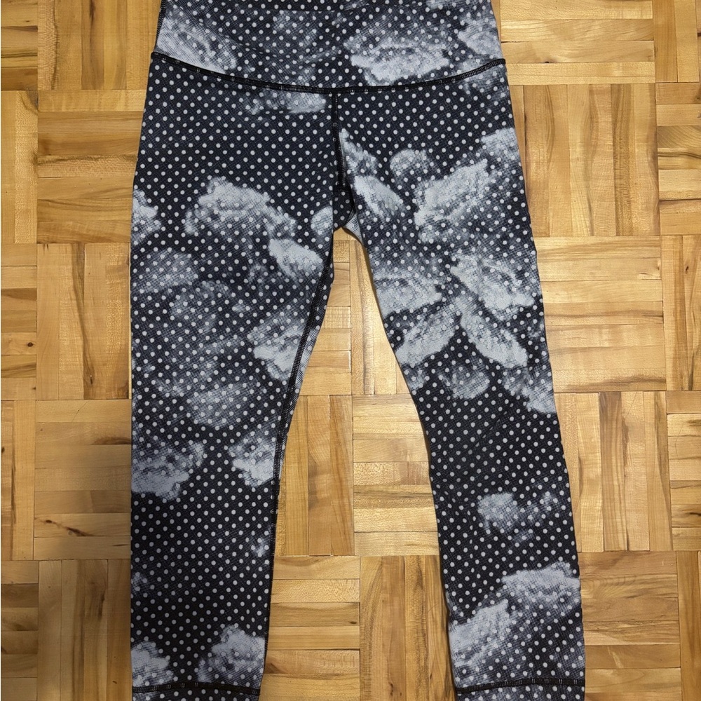 Lululemon Athletica Black and Gray Cloud Print Leggings